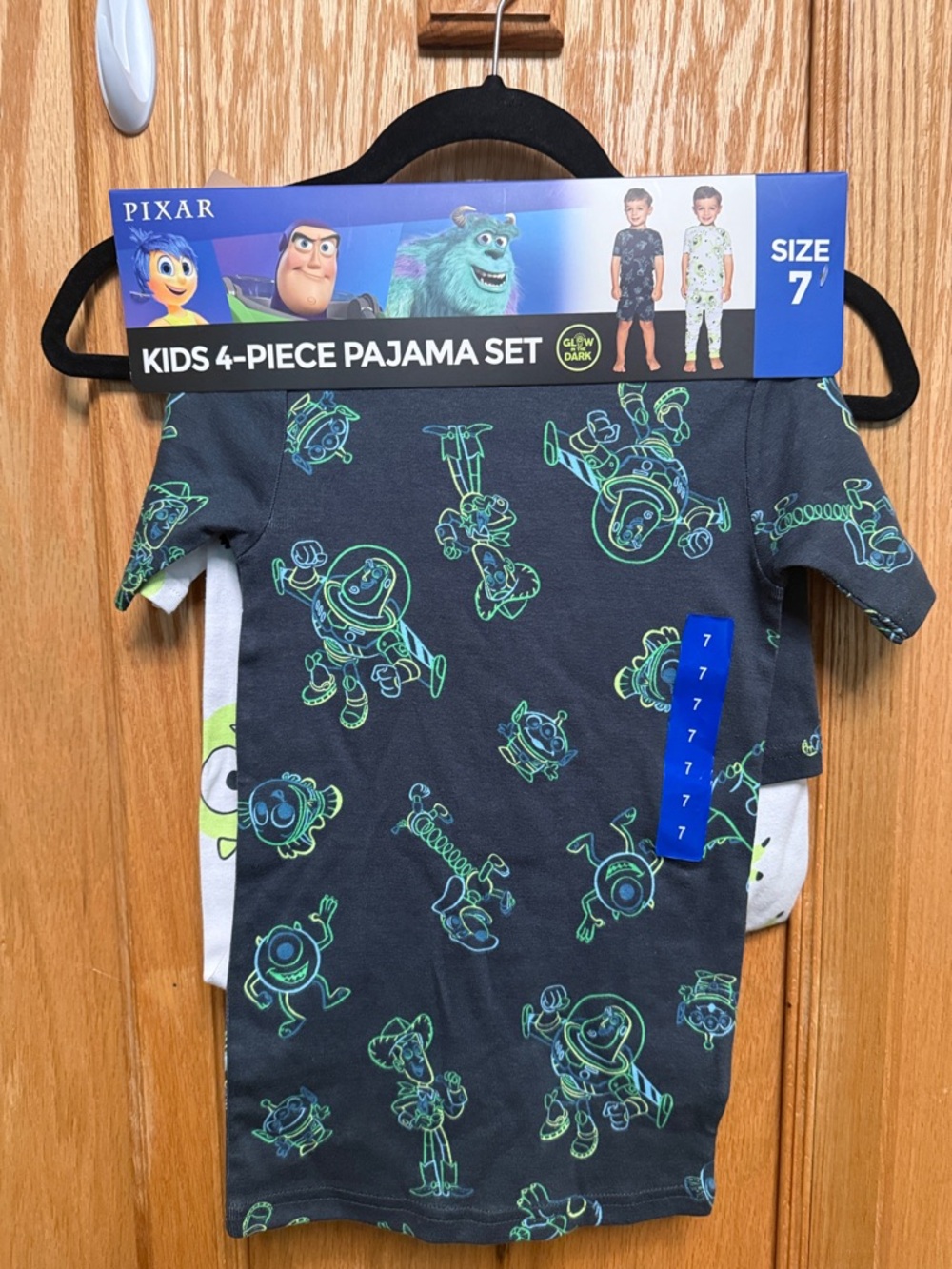 Pixar Kids 4-Piece Glow-in-the-Dark Pajama Set - Size 7 - Navy/Neon Green

[204]